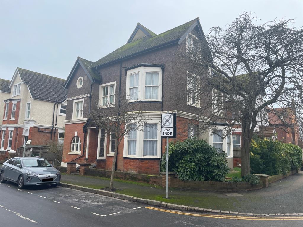 Lot: 120 - ONE-BEDROOM GARDEN FLAT AND NINE LETTING ROOMS - Elevation Westwell Gardens and Grimston Avenue